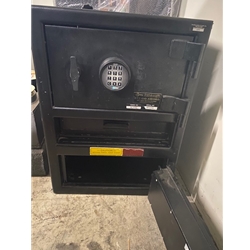 12555 Pre-Owned, Double door drop safe with center drop Amsec MM2820 Dimensions: O.D.28"H X 20 1/2"W X 16"D + 1.5"                           I.D.  11 1/2"H X 20"W X 14 1/4"D                                                                                           BOTTOM:  5 1/2" X 19 1/2"W X 14 1/4"D Weight: 300 lbs. Lock:  ESL20 digital locks